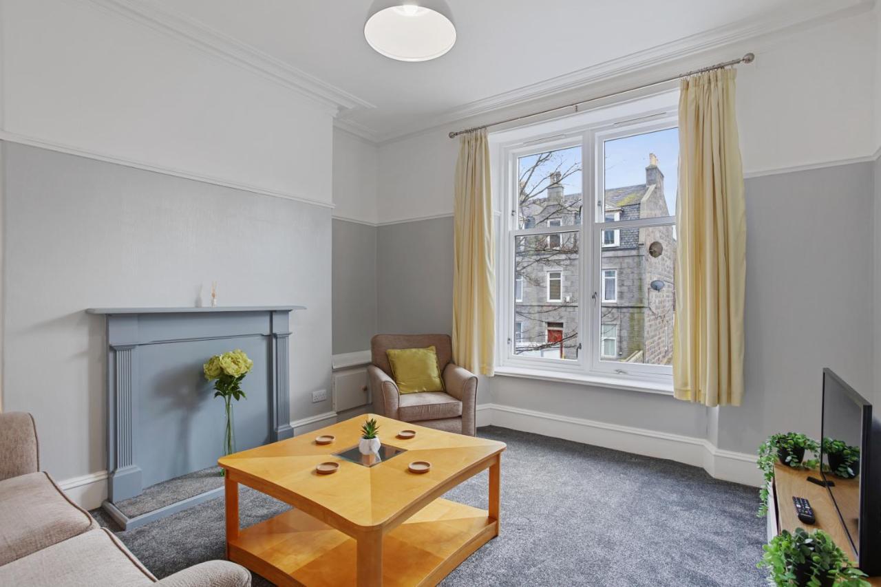 Lovely 3 Bedroom Apartment In Aberdeen Centre Exterior foto